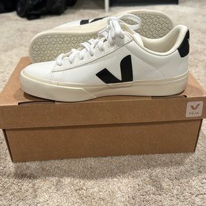 BRAND NEW Veja Campo Sneakers